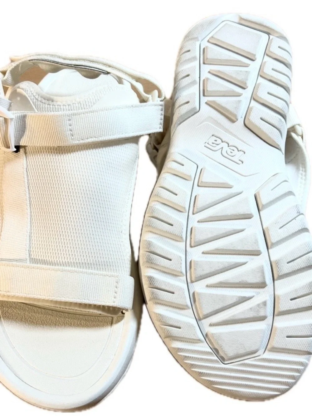 Teva Cream Platform Sport Sandal with Adjustable Straps Size 10 Price $80 NWT